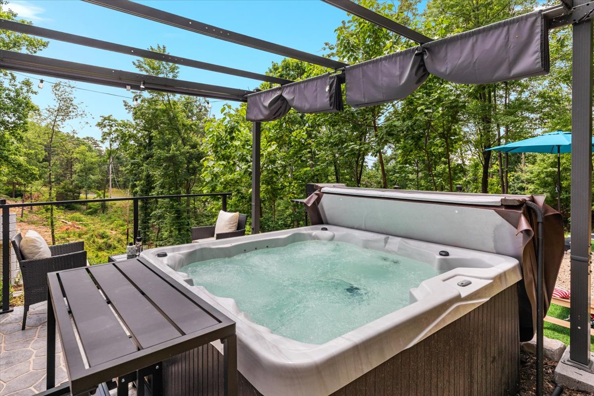 Luxury Outdoor Hot Tub Layout